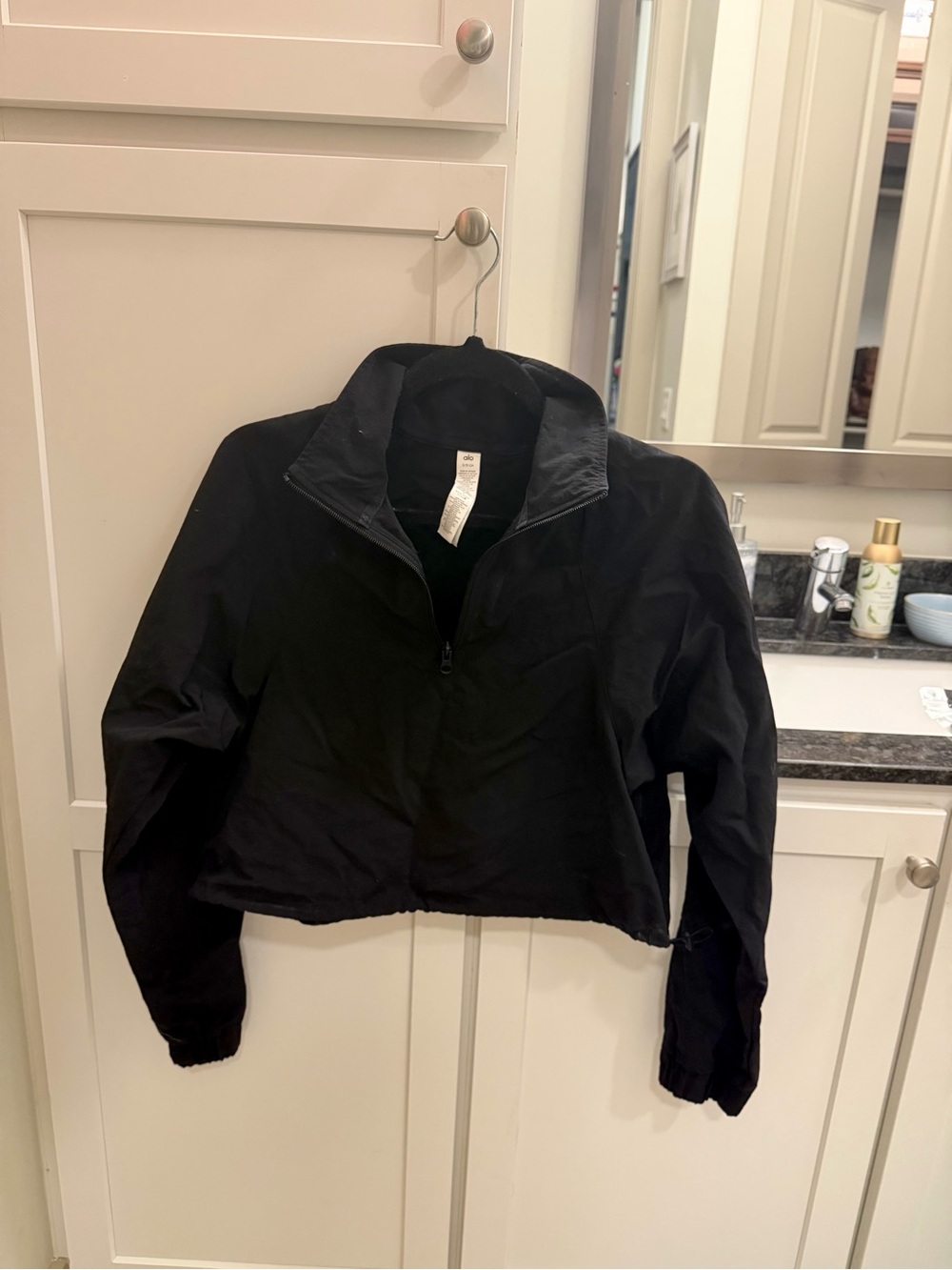 ALO wind breaker